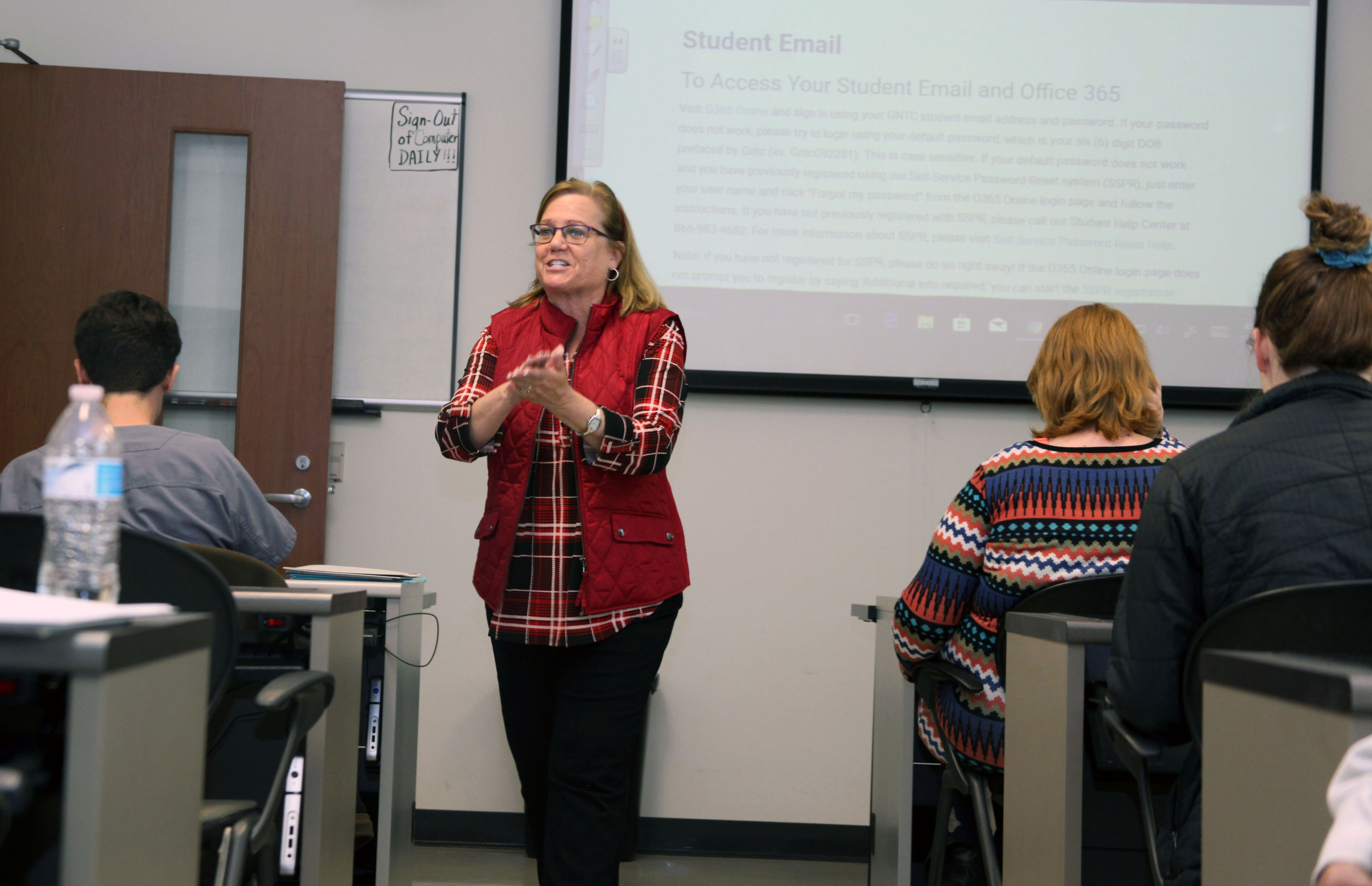 Jodie Vangrov, dean of Math and Sciences, walks new GNTC students through setting up their emails during orientation for the 2020 spring semester. 