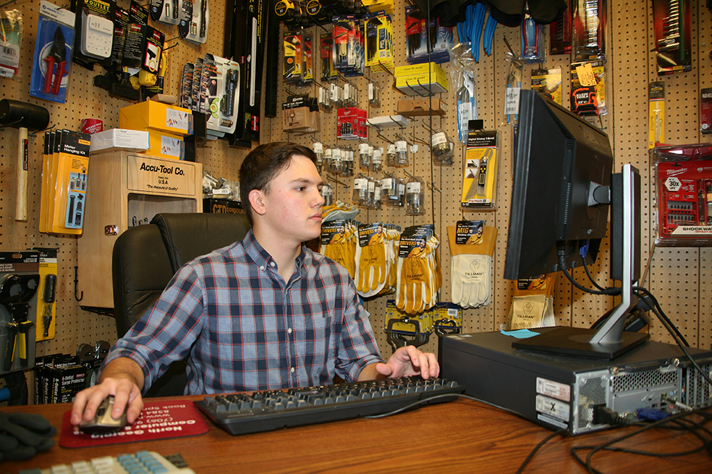 Brett Notabartolo of Trion was selected to receive the 2017 Georgia Association of Student Financial Aid Administrators (GASFAA) Memorial Scholarship. He is currently serving as an intern at Wholesale Pipe Industrial and Electrical (WPIE) Supply Inc. in LaFayette. 