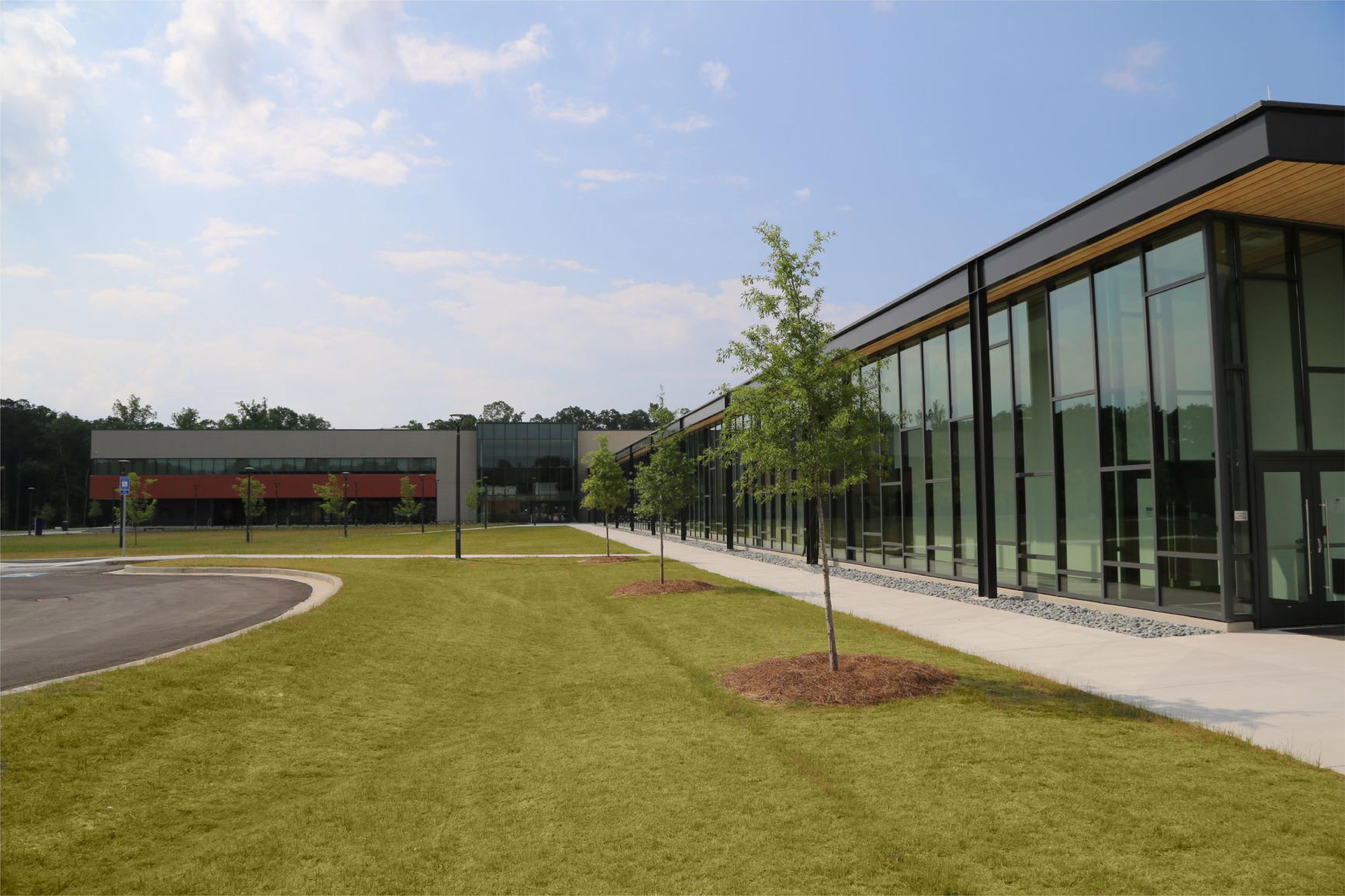 In September 2019, GNTC celebrated the completion of a major campus addition with a Ribbon Cutting Ceremony for the new 80,000-square-foot administrative and classroom facility located at the Whitfield Murray Campus.
