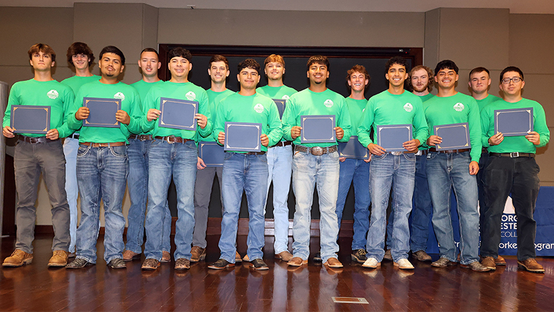 Electrical Lineworker program graduates for summer 2026